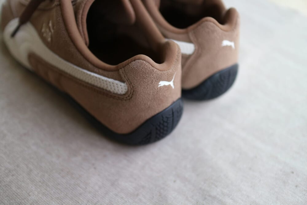 PUMA スニーカー