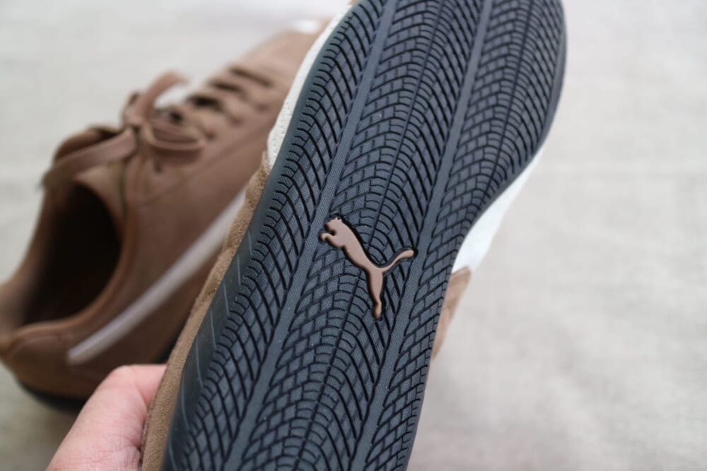 PUMA スニーカー