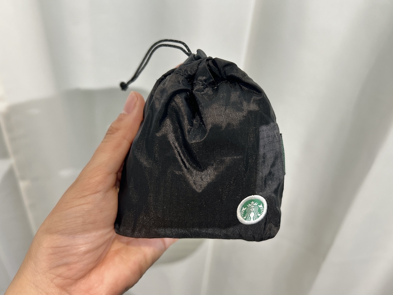 スターバックス thisisneverthat　パッカブル ボトルバッグを収納