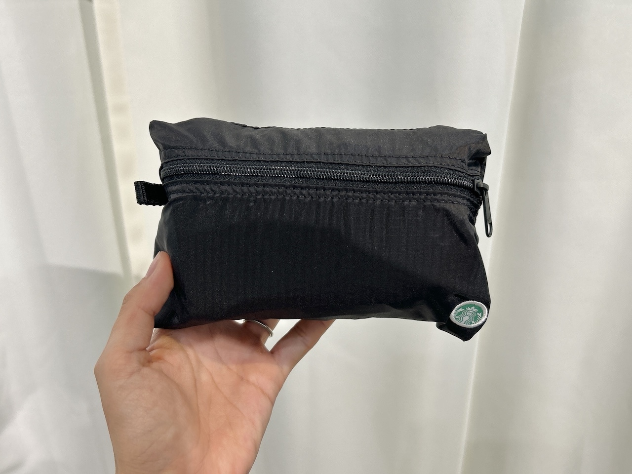 スターバックス thisisneverthat　パッカブル バックパックを収納