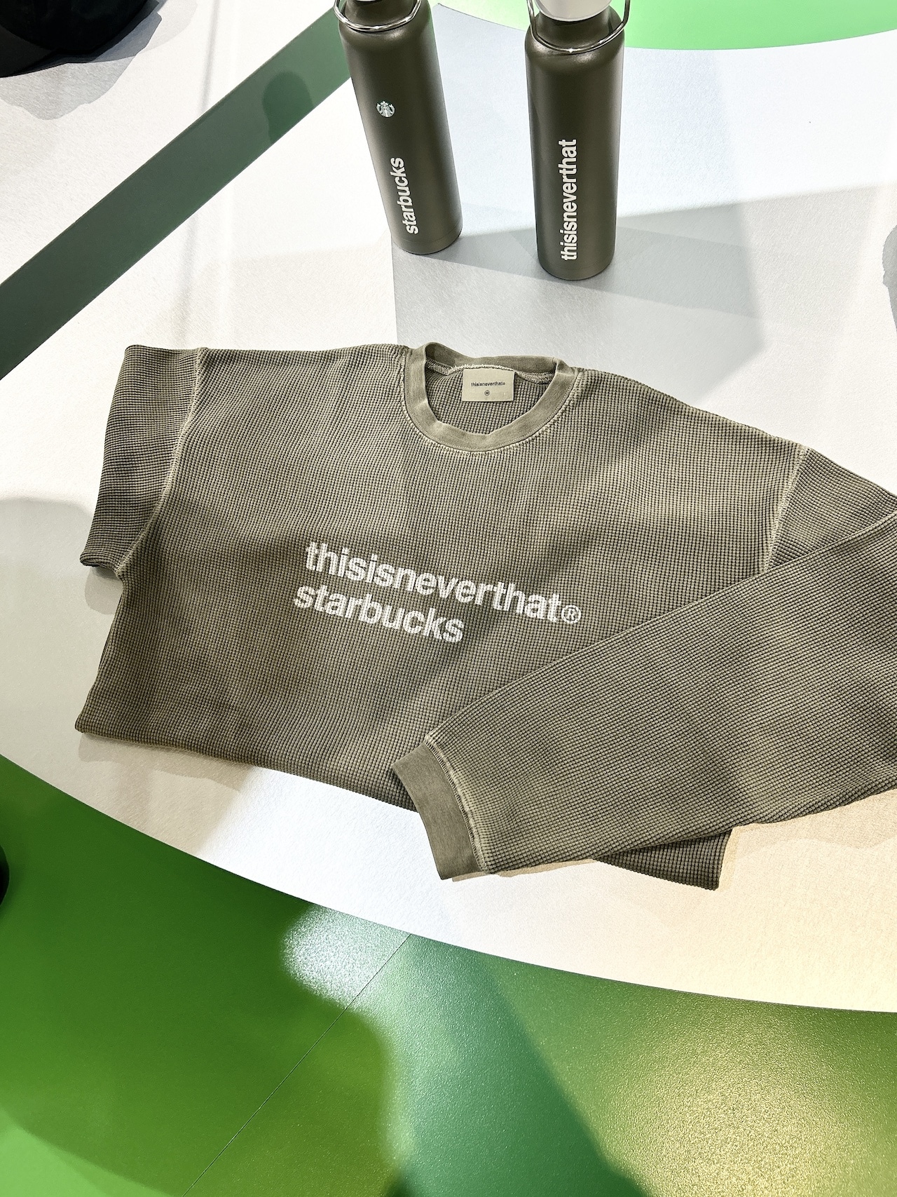 スターバックス thisisneverthat　ワッフルTシャツ