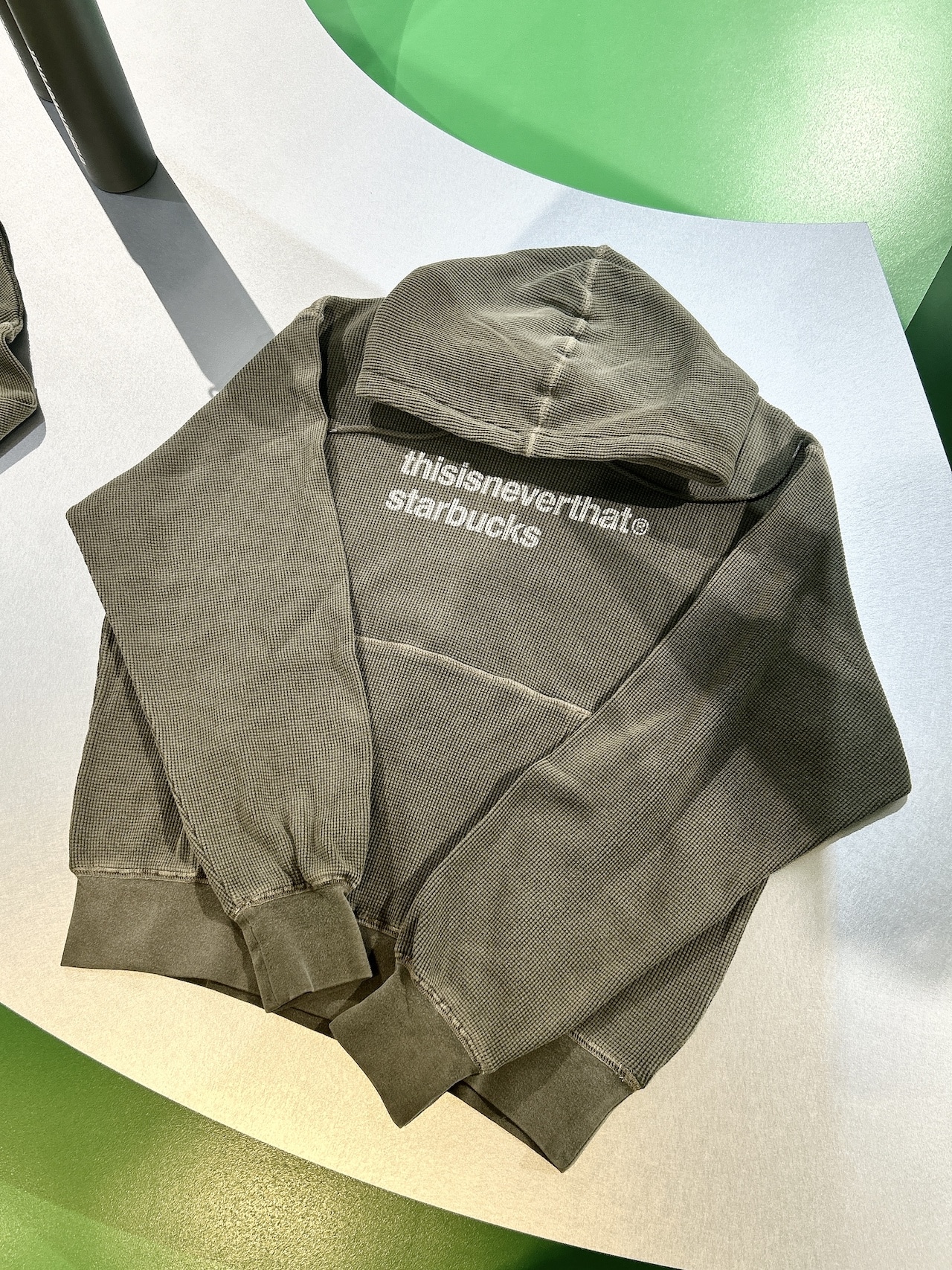 スターバックス thisisneverthat　ワッフルフーディー