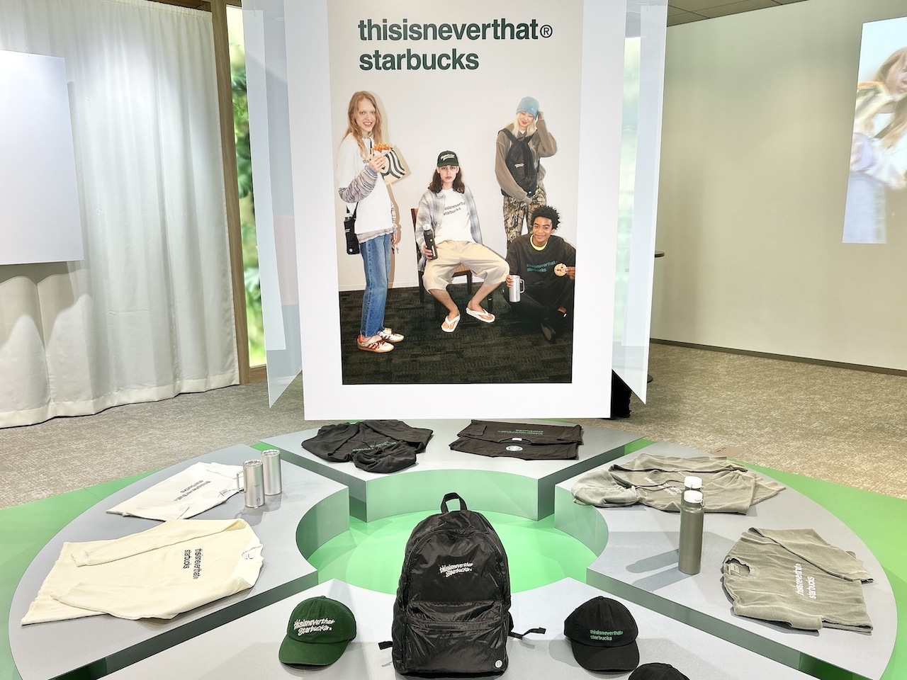 スターバックス thisisneverthat展示
