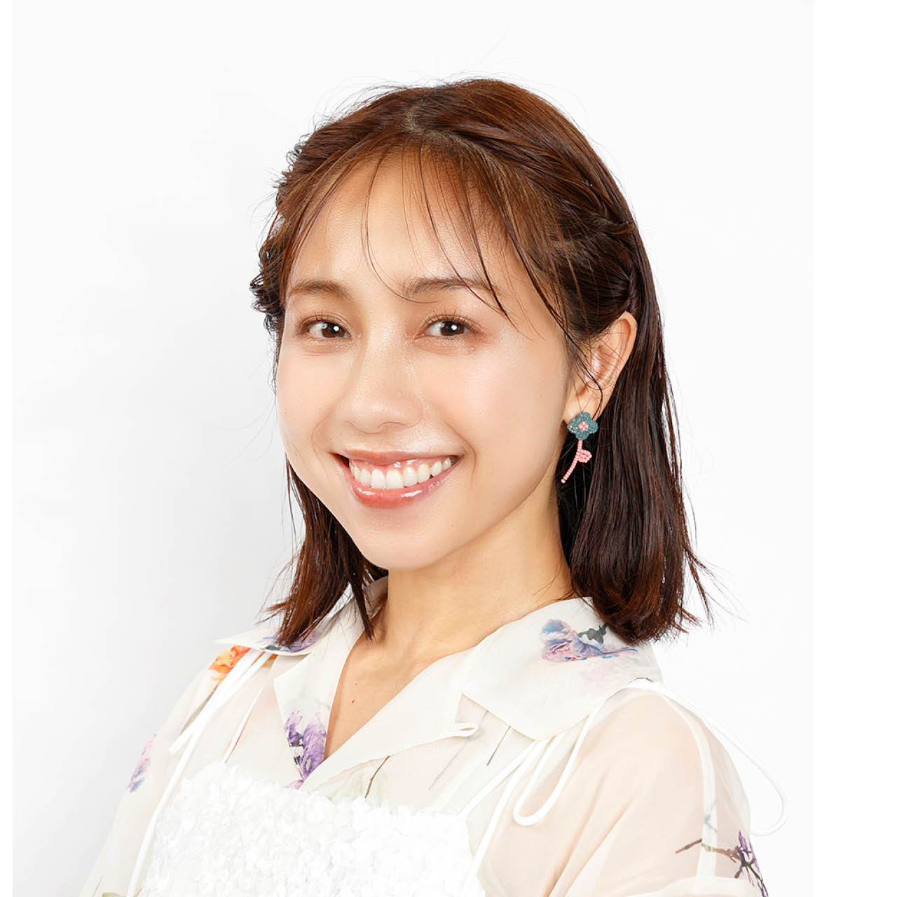 タレント鈴木あきえさん