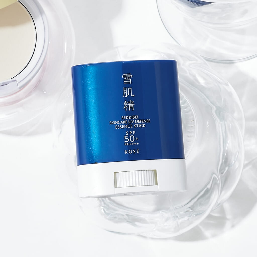 雪肌精 スキンケア UV エッセンス スティック SPF50＋・PA＋＋＋＋ UV耐水性★★ 20g￥2420（編集部調べ）／コーセー（マツキヨココカラ＆カンパニー限定発売）