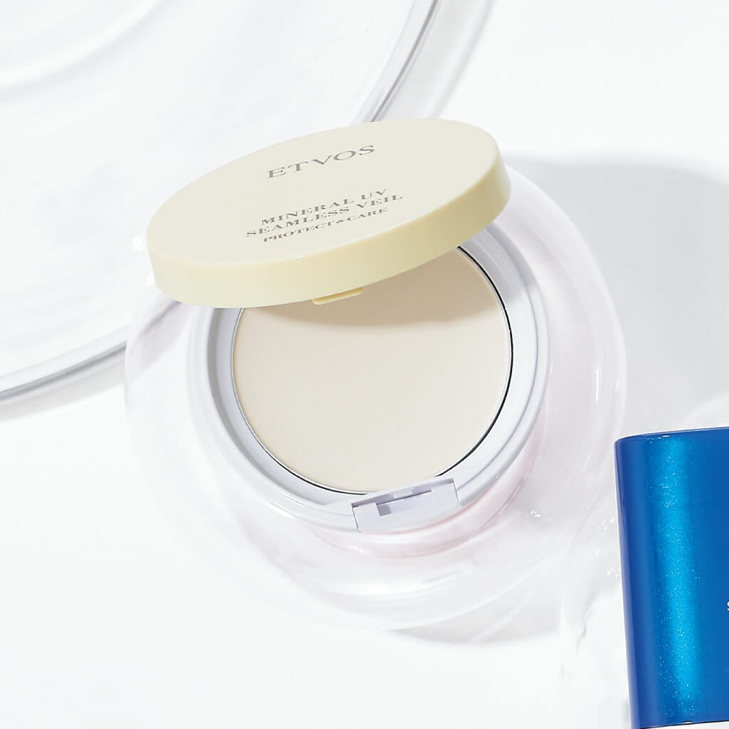 エトヴォス ミネラルUVシームレスベールAZ ソルベイエロー SPF50・PA＋＋＋＋ 9g￥3740／エトヴォス（限定色）