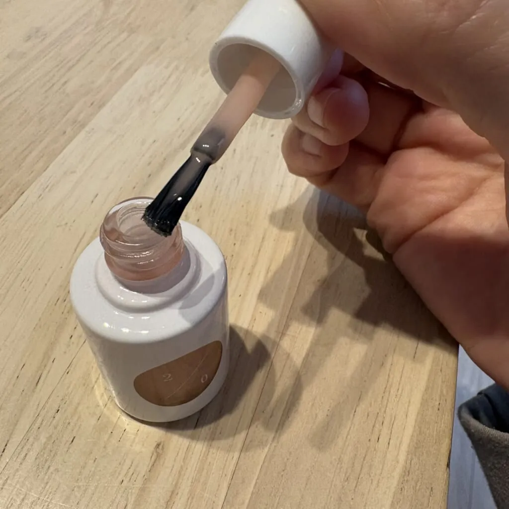 uka「カラーベースコートゼロ 2/0」刷毛と中身