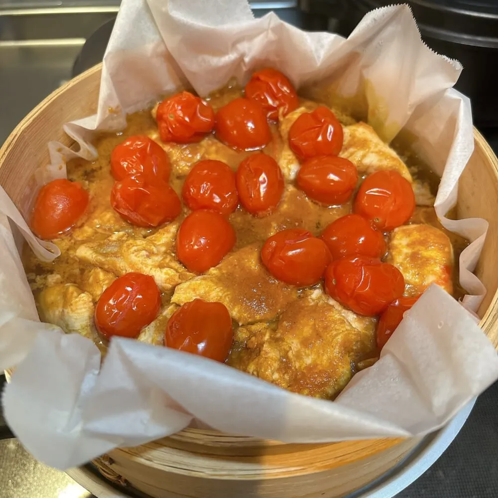「鶏むねとミニトマトのカレーソース蒸し」レシピ／ワタナベマキさん　制作途中　うさこさん