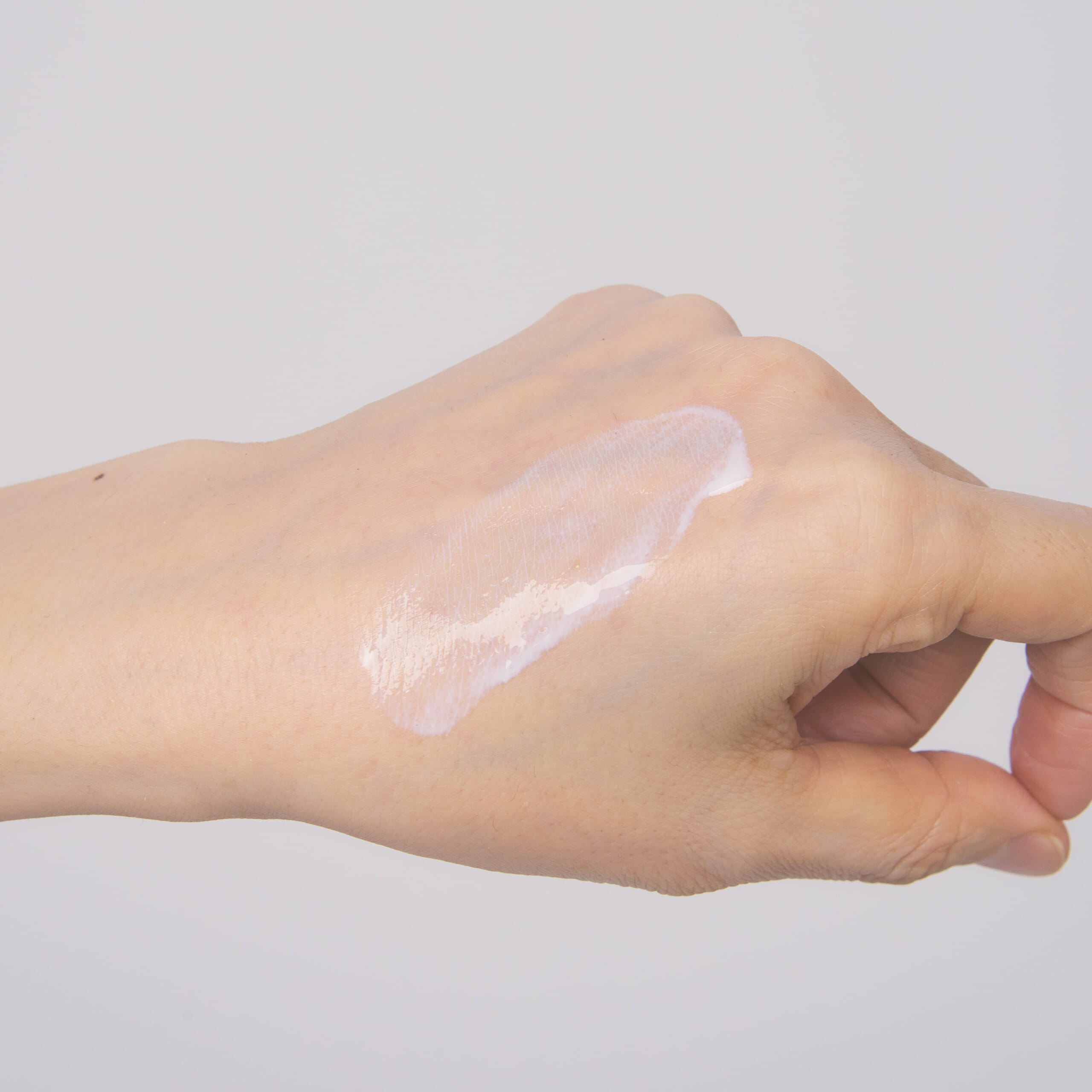 森の肌守り。UVを肌にのばしたところ。