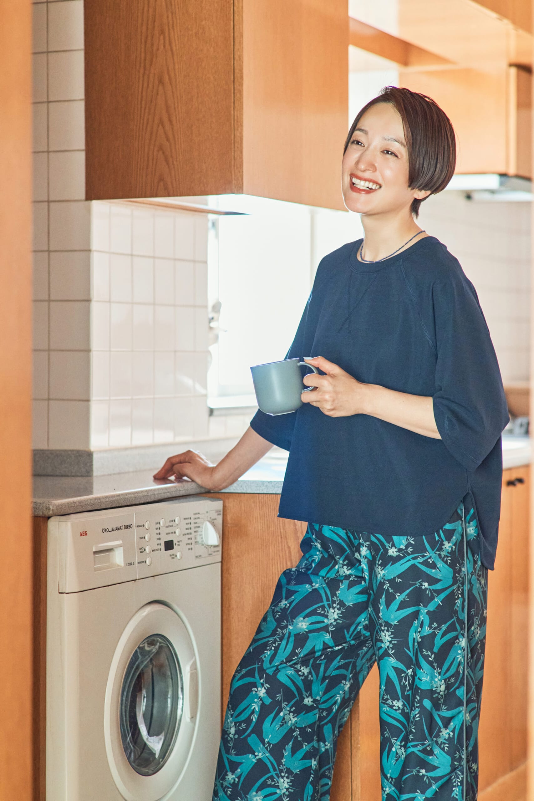 ジョーゼットこなれT【乾燥機OK】（着用はMサイズ）￥2990～（ラクドライ）を着た高山都さん02