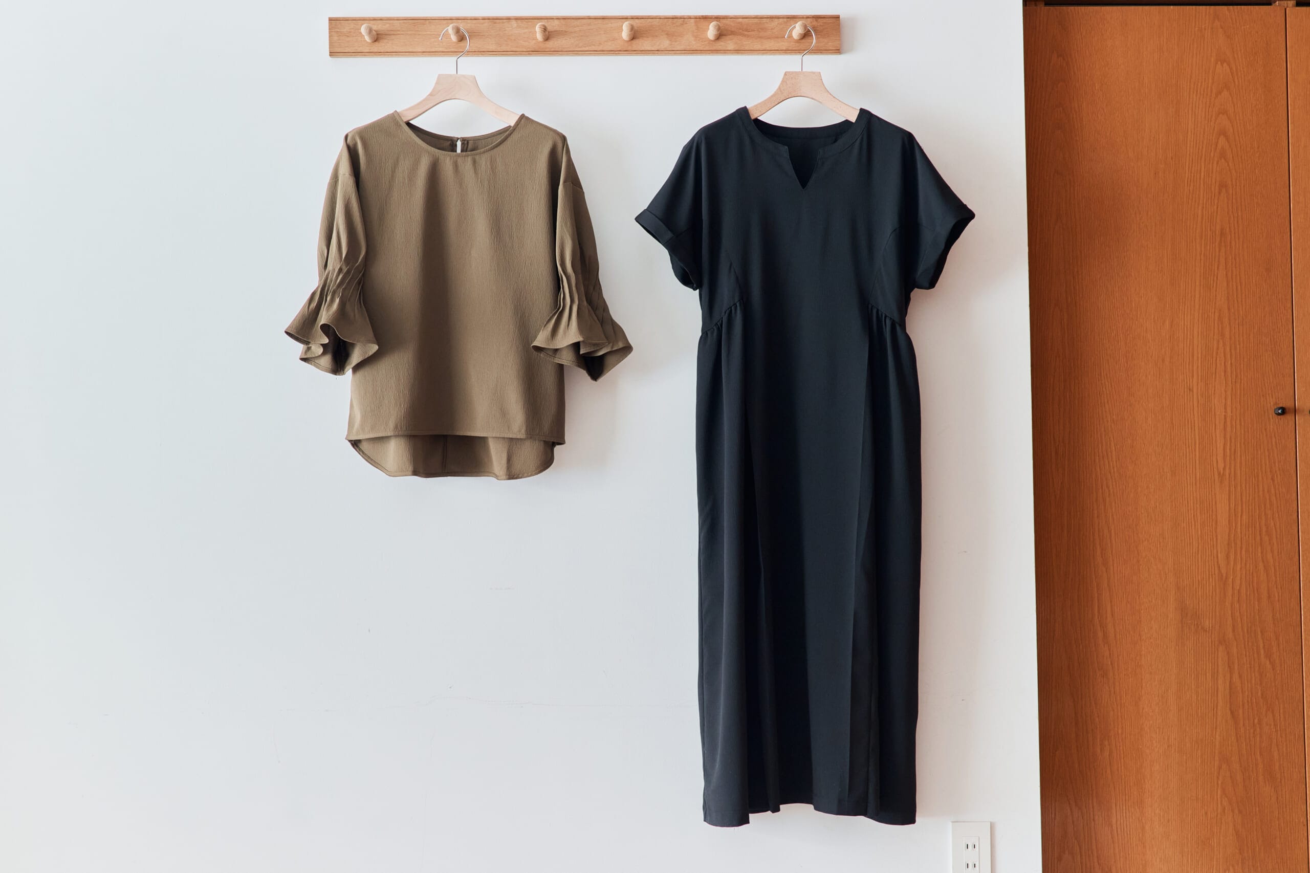 袖タックブラウス【乾燥機OK】￥2990～・ウエストギャザーワンピース【乾燥機OK】￥4990〜／ベルメゾン（ラクドライ）