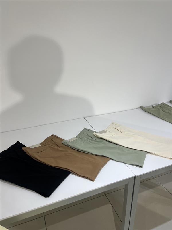 パンツブランド「elims fino（エリムス フィーノ）スタイリスト高橋美帆さん紹介　ブラック、キャメル、サージ、アイボリーの4色 