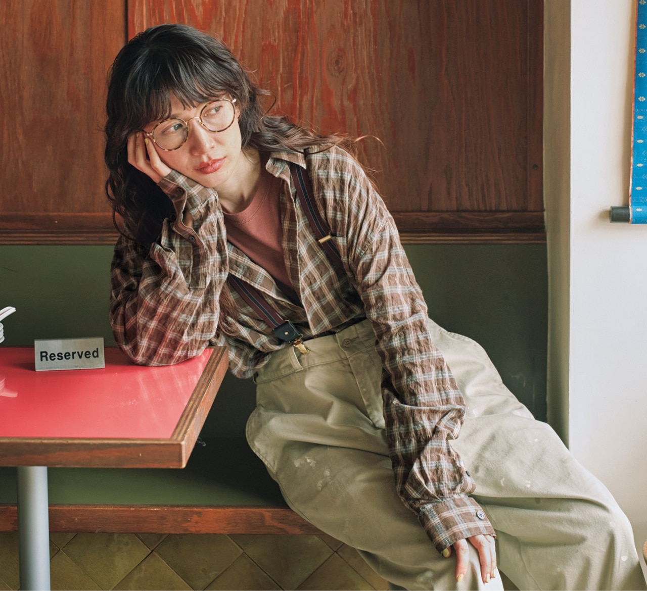 kazumiさんの12closet（トゥエルブクローゼット）【洗える】【kazumiさんコラボ】シアーオーバーサイズシャツ ブラウンチェックのコーデ