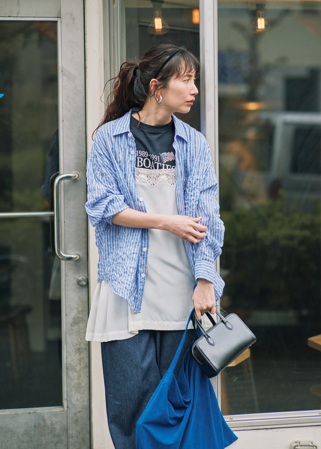 kazumiさんの12closet（トゥエルブクローゼット）【洗える】【kazumiさんコラボ】シアーオーバーサイズシャツ ブルーストライプのコーデ