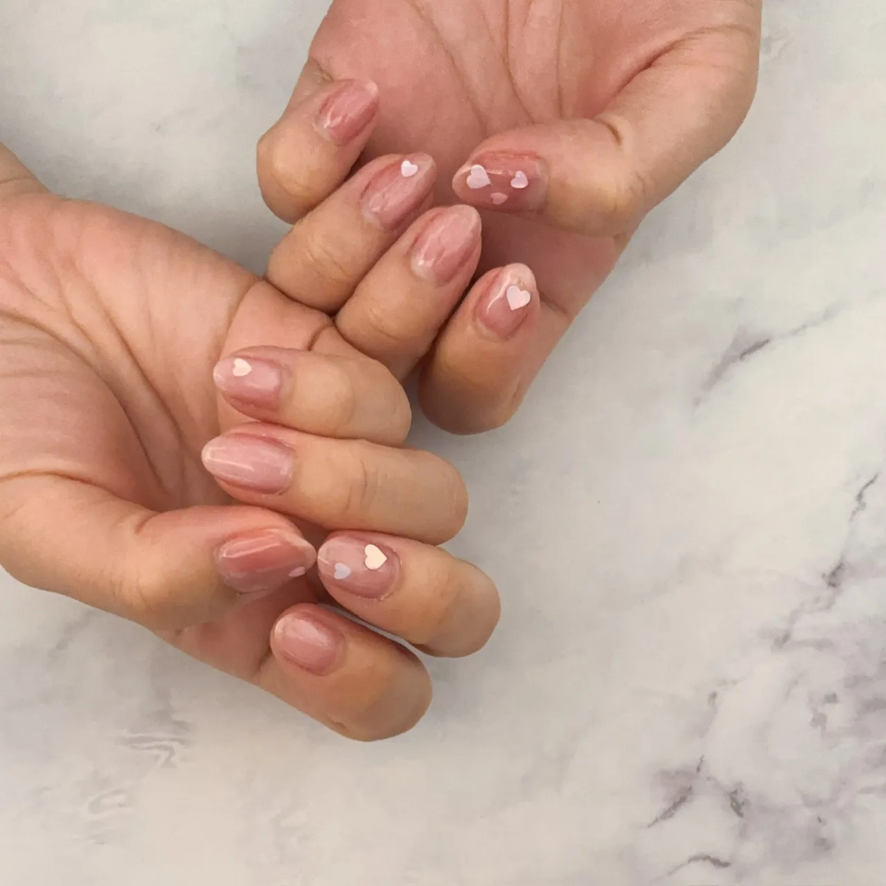 セリア「ジェルネイル ライト対応 マグネット シルキーピンク」塗った手元