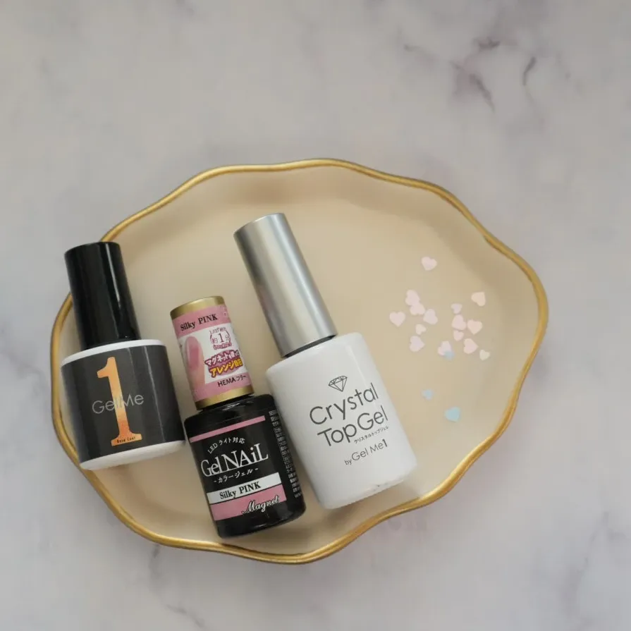 ジェルミーワンはがせるベース、セリア ジェルネイル シルキーピンク、ジェルミークリスタルトップジェル、セリア ハートホロ　集合