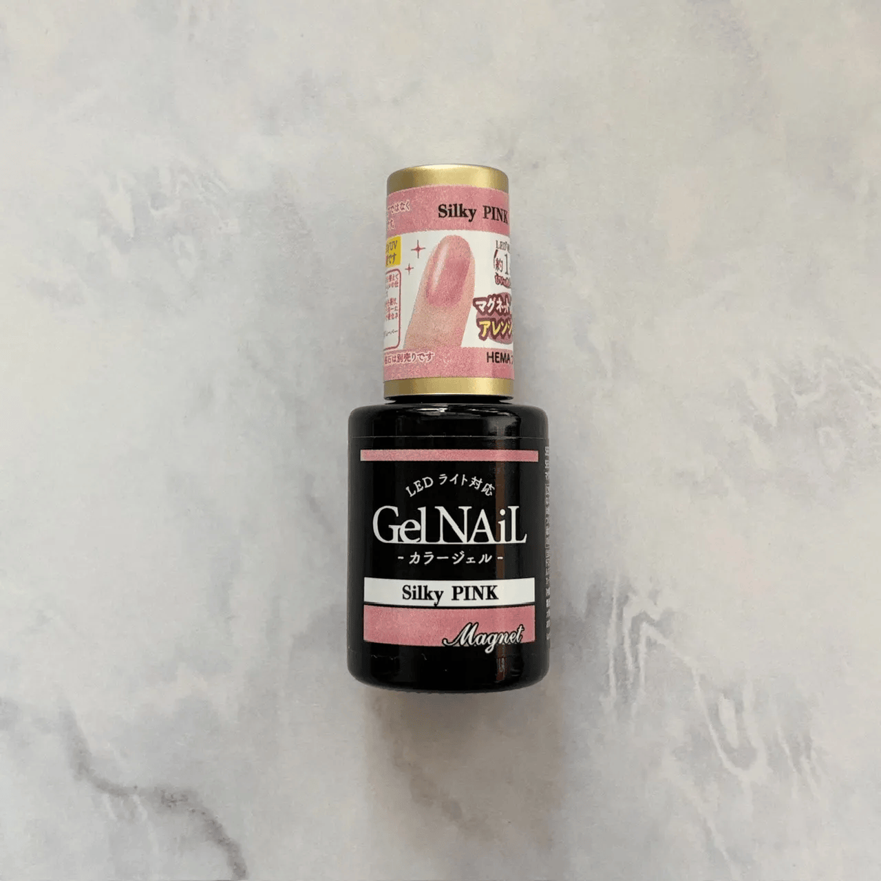 セリア「ジェルネイル ライト対応 マグネット シルキーピンク」