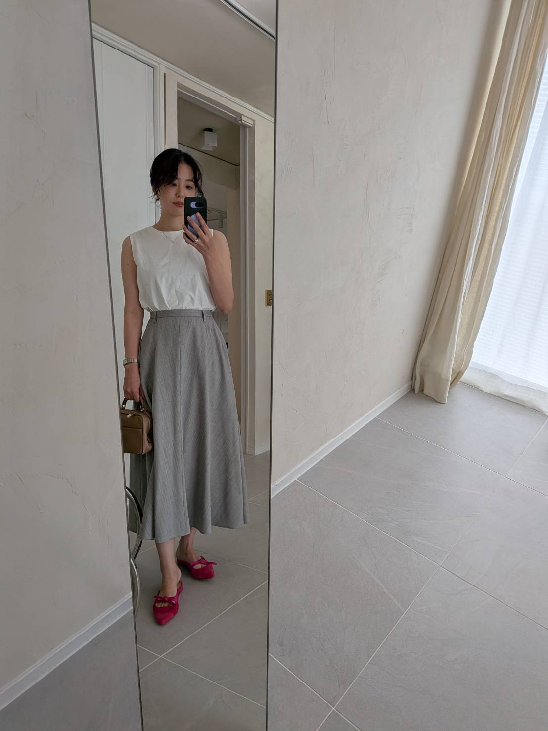 ノースリーブTシャツ　スカートコーデ　きれいめカジュアル