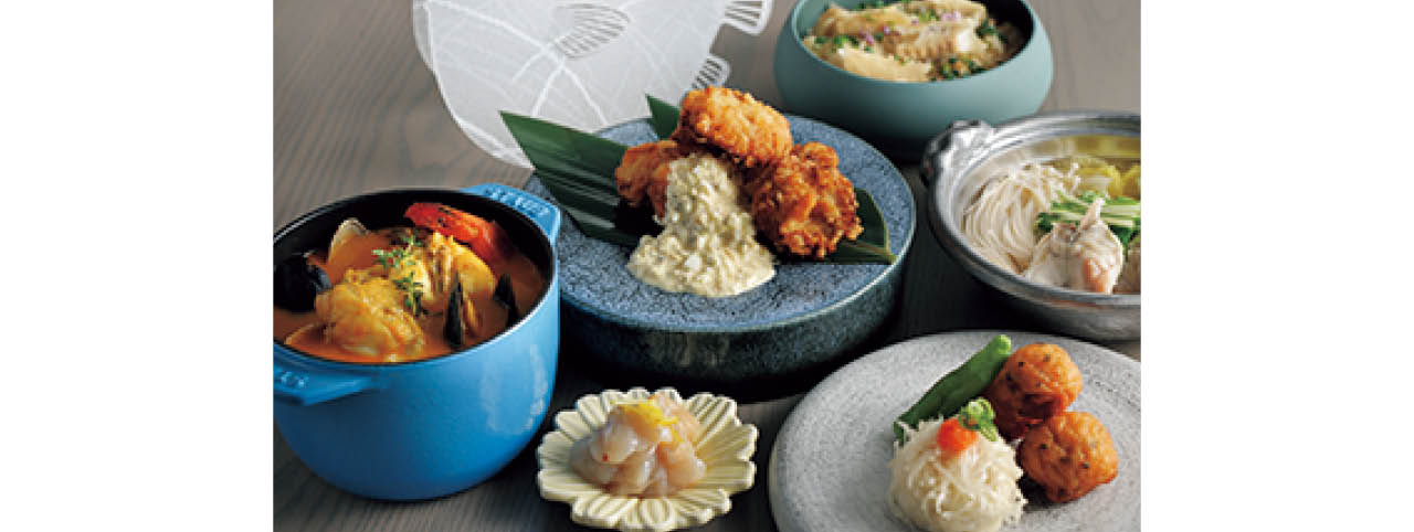 ビュッフェには、ふぐの唐揚げやふぐめし、ローストビーフなど贅沢メニューがずらり