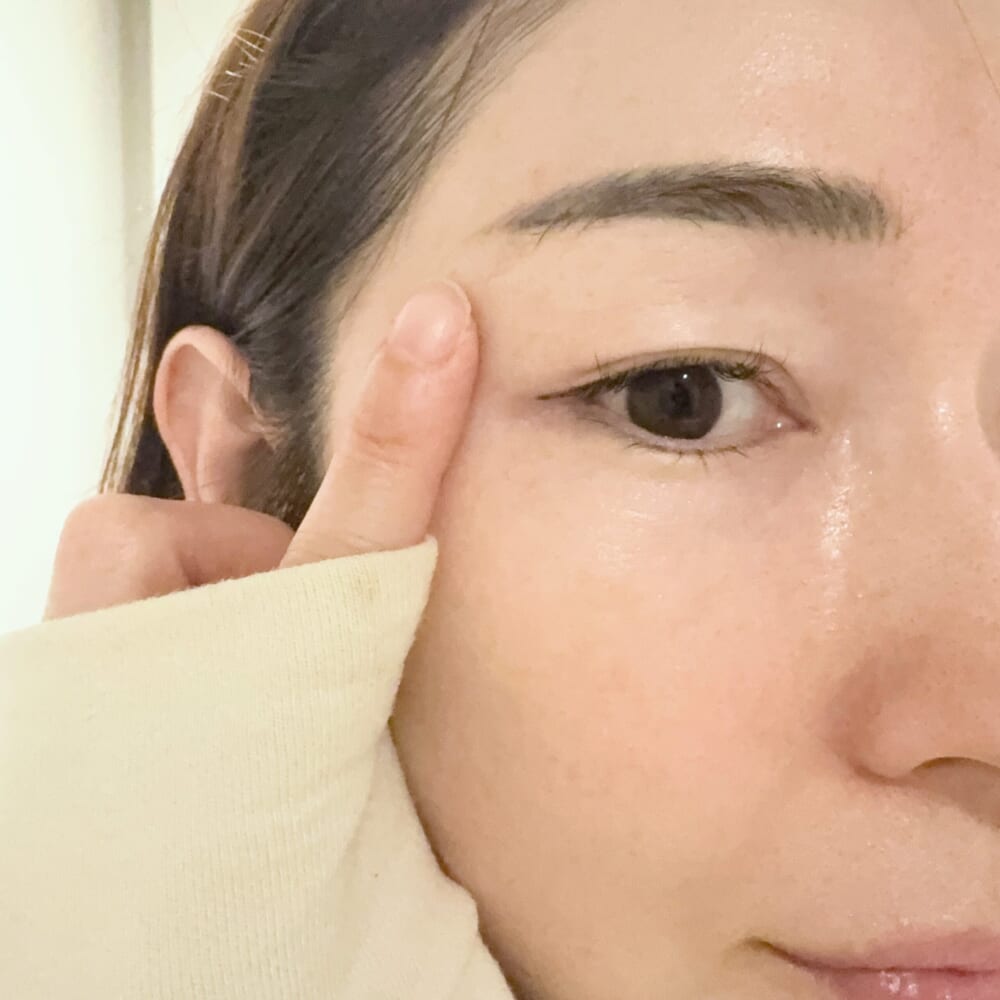 すっぴん　女性　目元