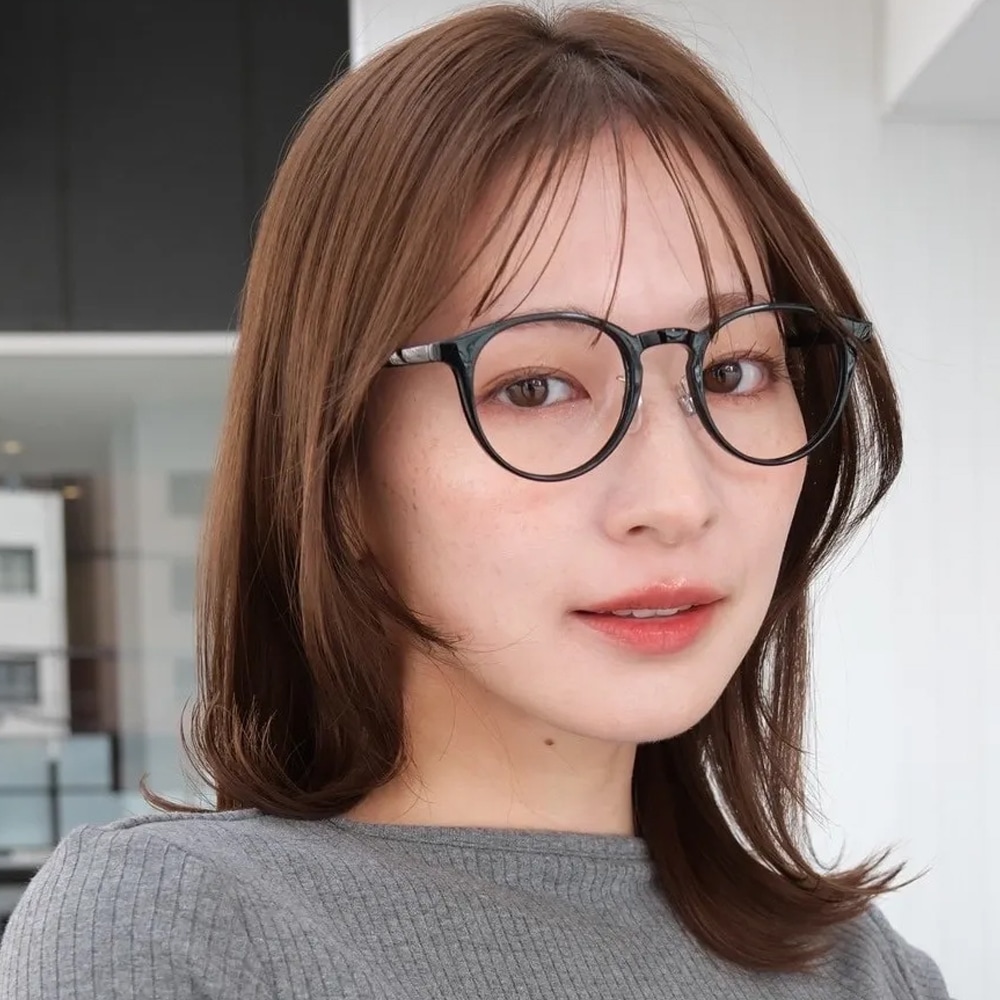 汗ばむ初夏にもおさまりがいい、スタイリングしやすい束感セミディ　アザーカット02