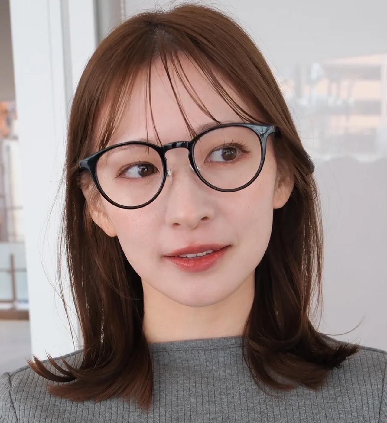 汗ばむ初夏にもおさまりがいい、スタイリングしやすい束感セミディ　メインカット