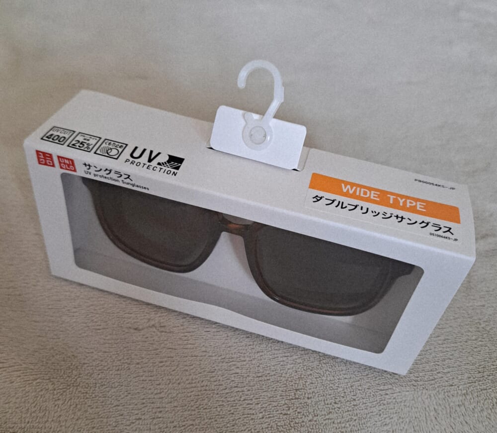 UNIQLOダブルブリッジサングラス（ワイドタイプ）のパッケージ