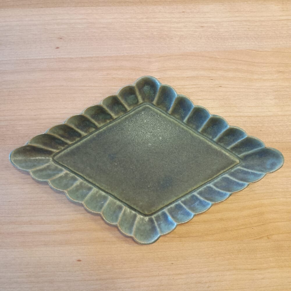 益子　よしざわ窯　銅錆釉 花菱皿