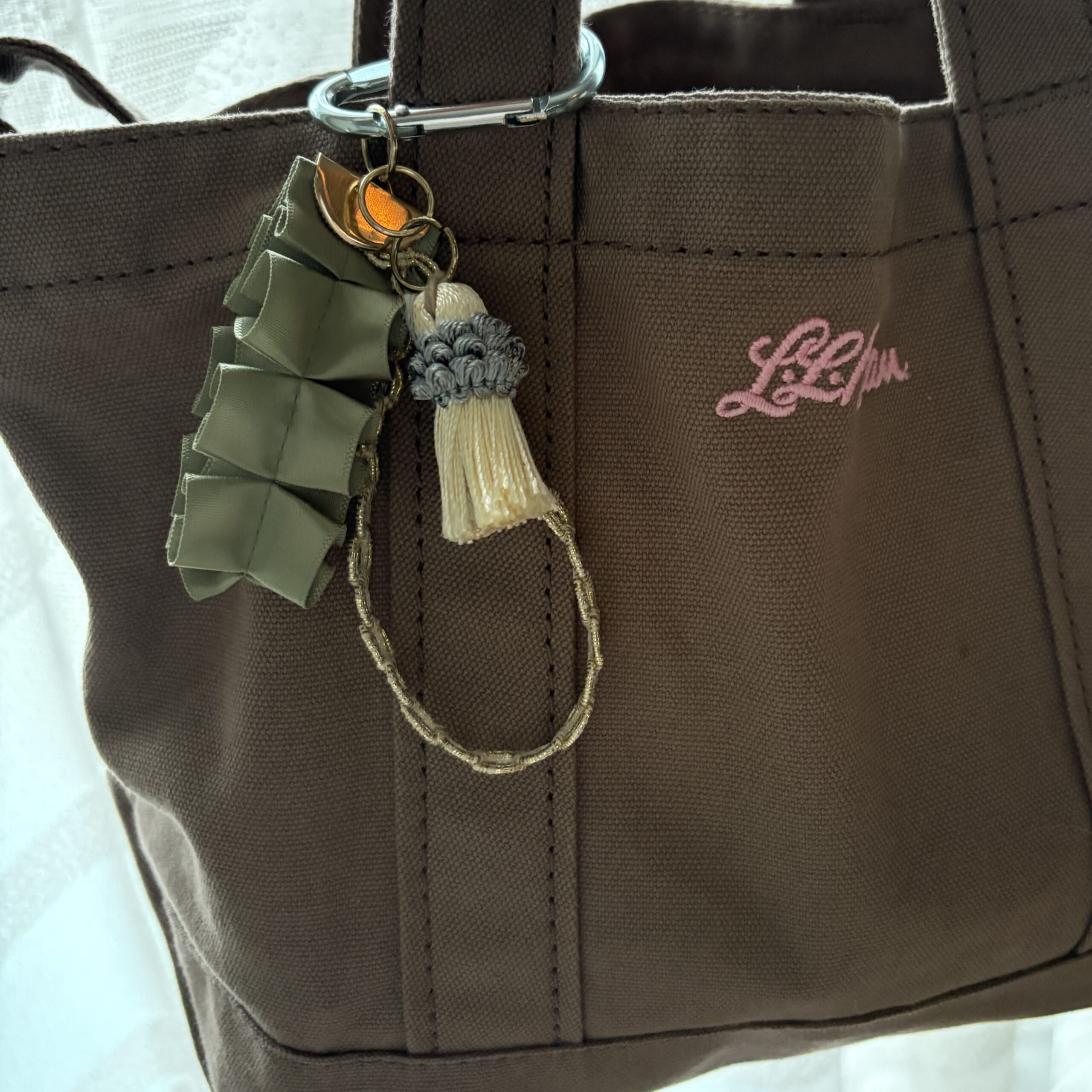 リボン　チャーム　セリア　手作り　L.L.Beanトート 