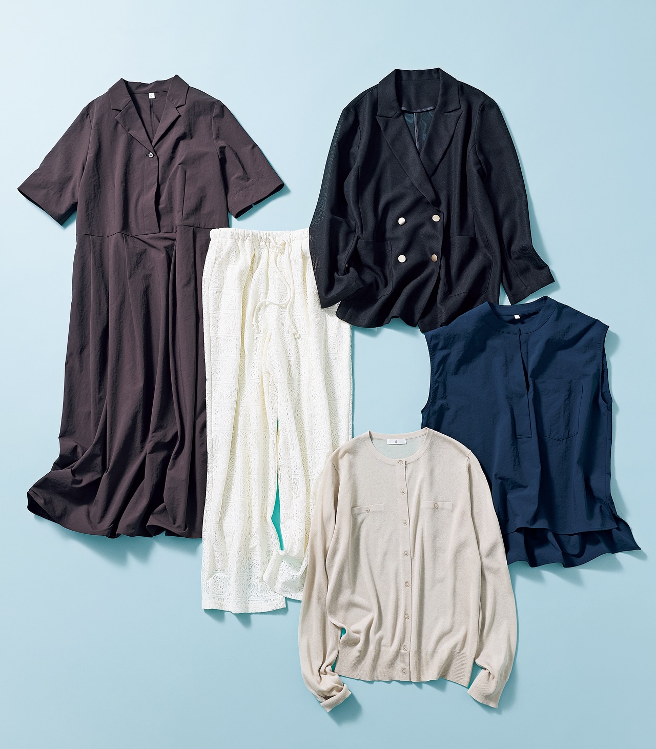 ジャケット￥6930・ブラウス￥4400・カーディガン￥3960・パンツ￥5940・ワンピース￥5940／クロスプラス（クロス ファンクション）