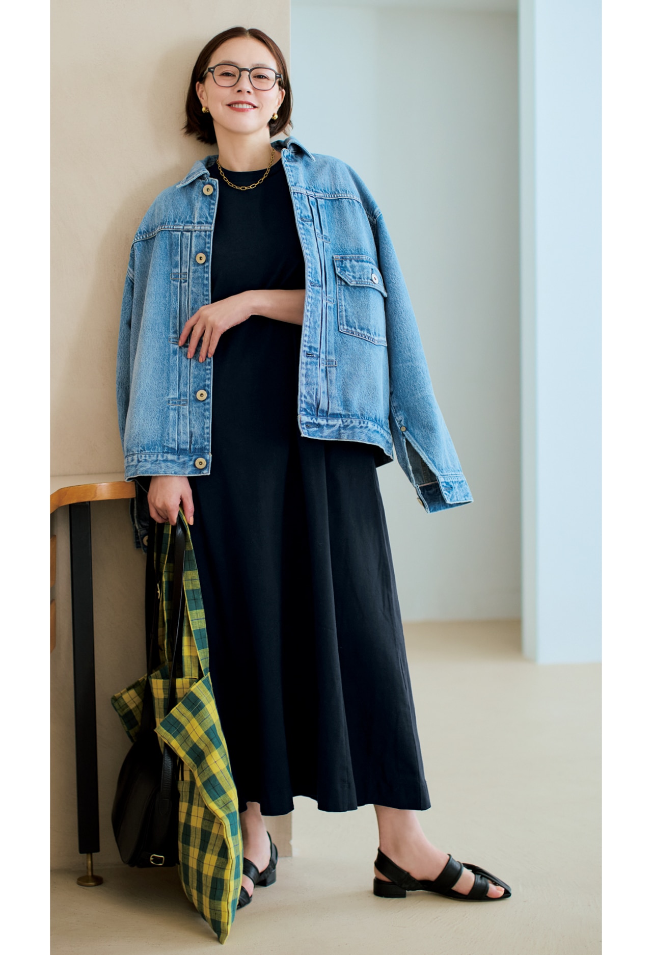 浅見れいなさんの12closet（トゥエルブクローゼット）【洗える】【汗じみ軽減】【汗じみ軽減】フレアTワンピース ブラックのコーデ