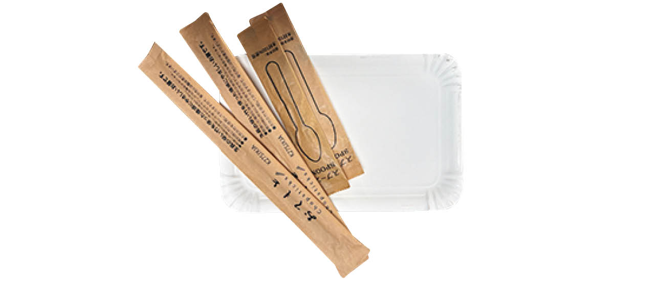 旅のマストアイテム：紙皿と木のカトラリー