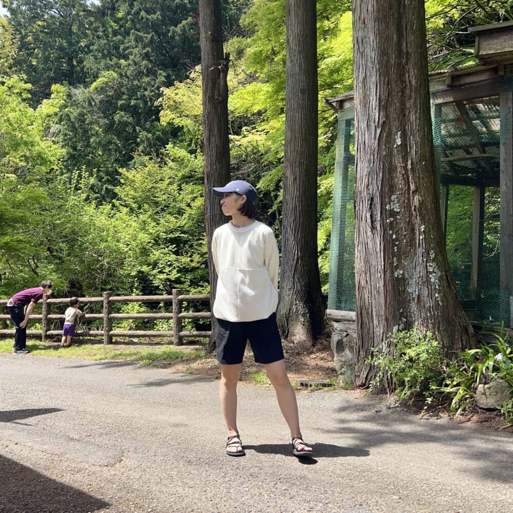 水辺コーデ　ママ　