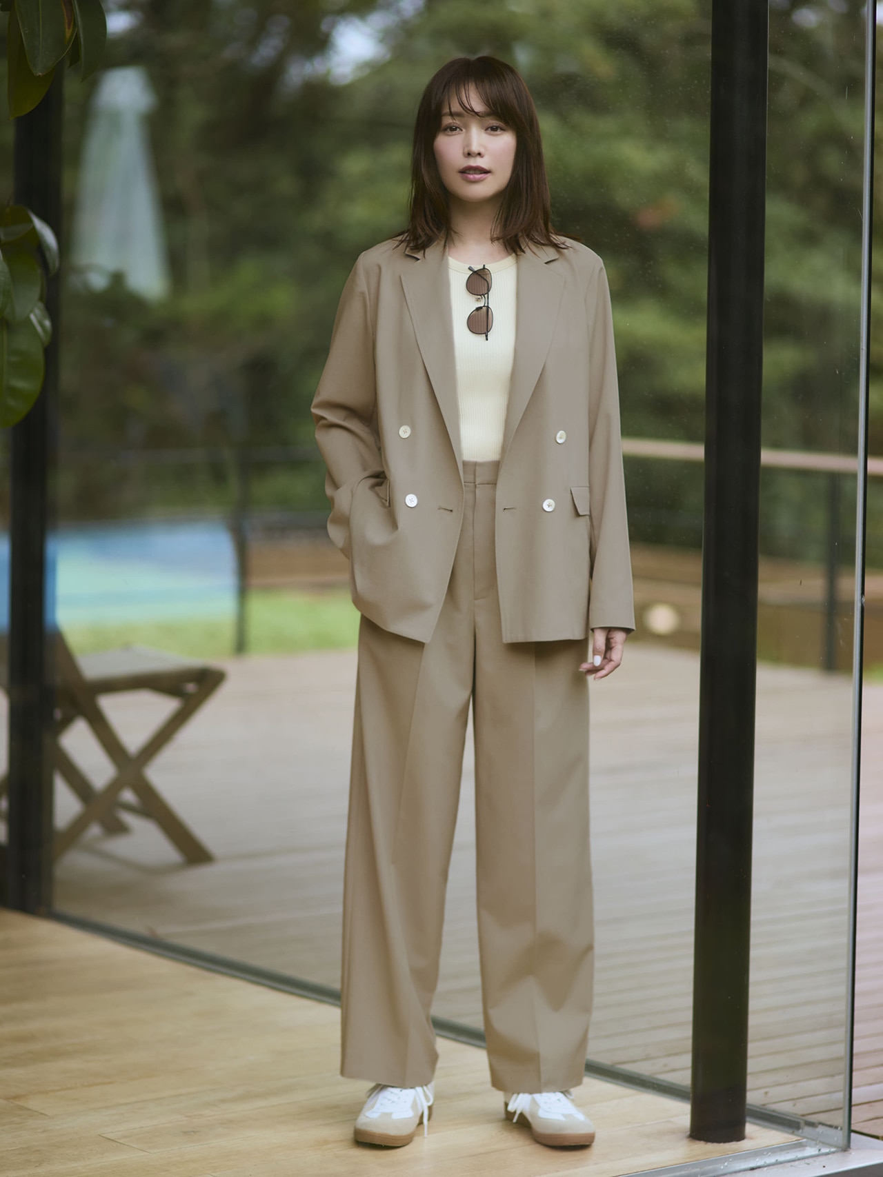 蛯原友里さん着用、マッキントッシュ フィロソフィー「ホーンビー」ダブルジャケットセットアップのコーデ