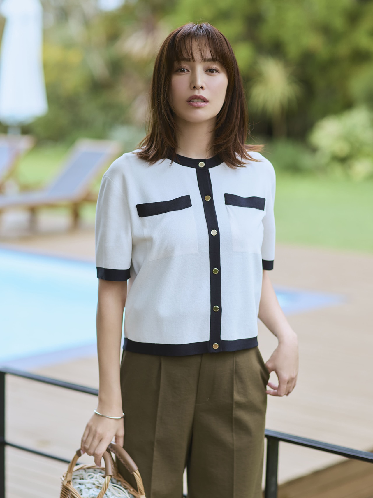 蛯原友里さん着用、マッキントッシュ フィロソフィー「ロイトンニット」ハーフスリーブカーディガンのコーデ