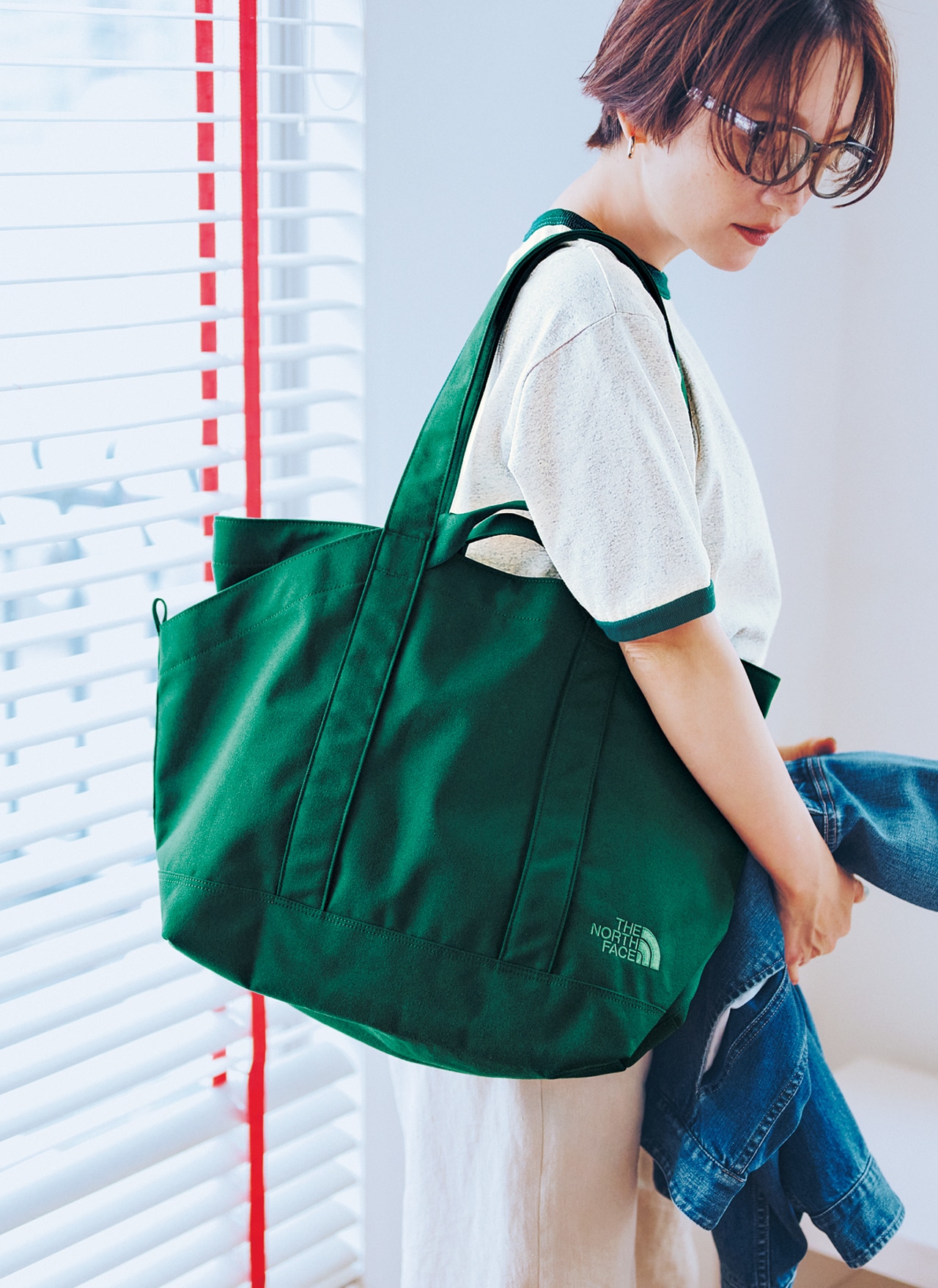 高山都さんのTHE NORTH FACE(ザ・ノース・フェイス)Sunny Side Tote Mのコーデ