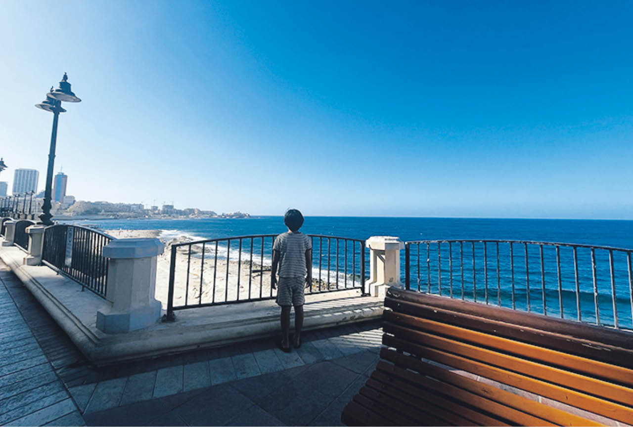 地中海マルタの海沿い