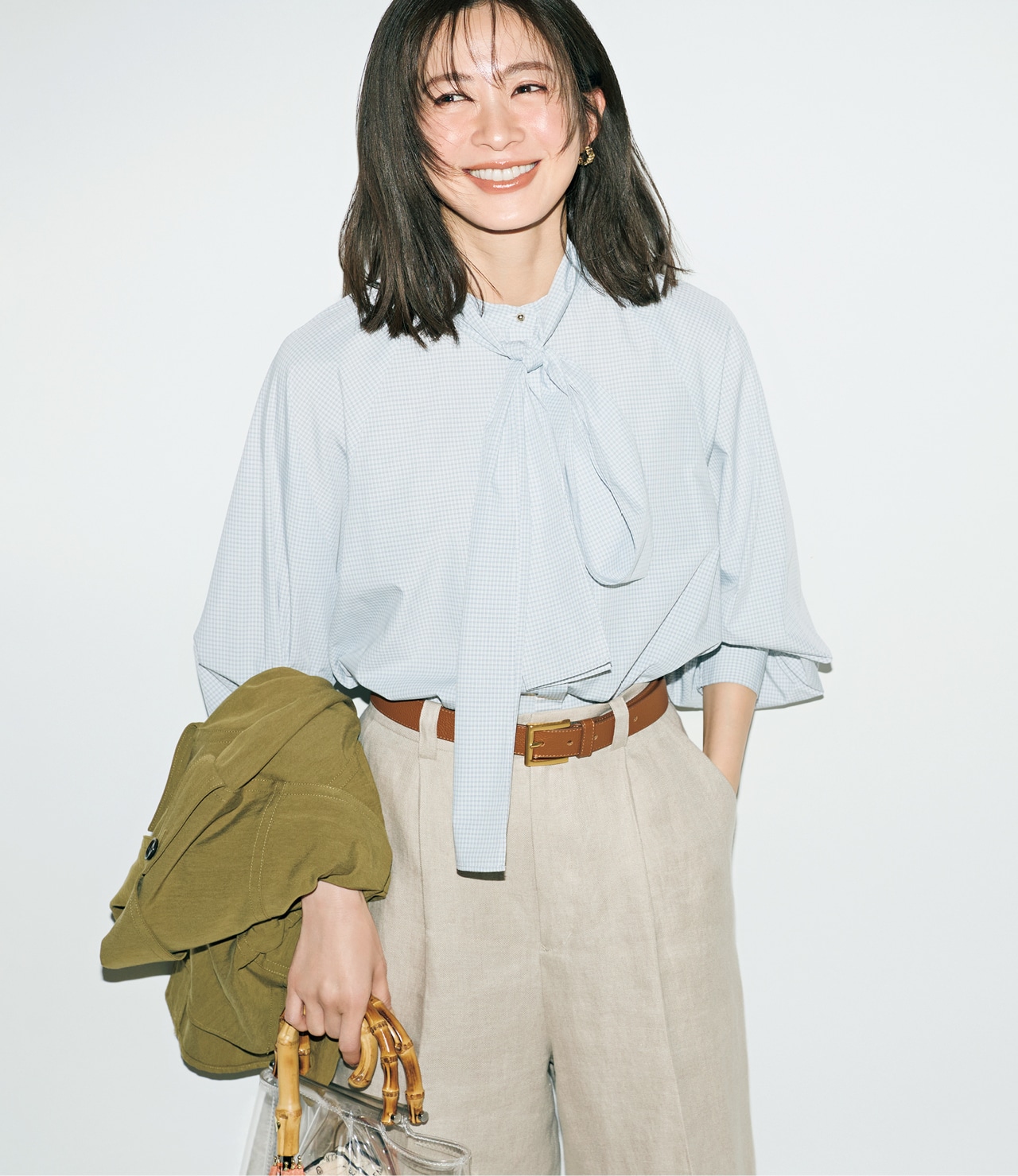 高垣麗子さんのブラウス￥7990／アンフィーロのコーデ