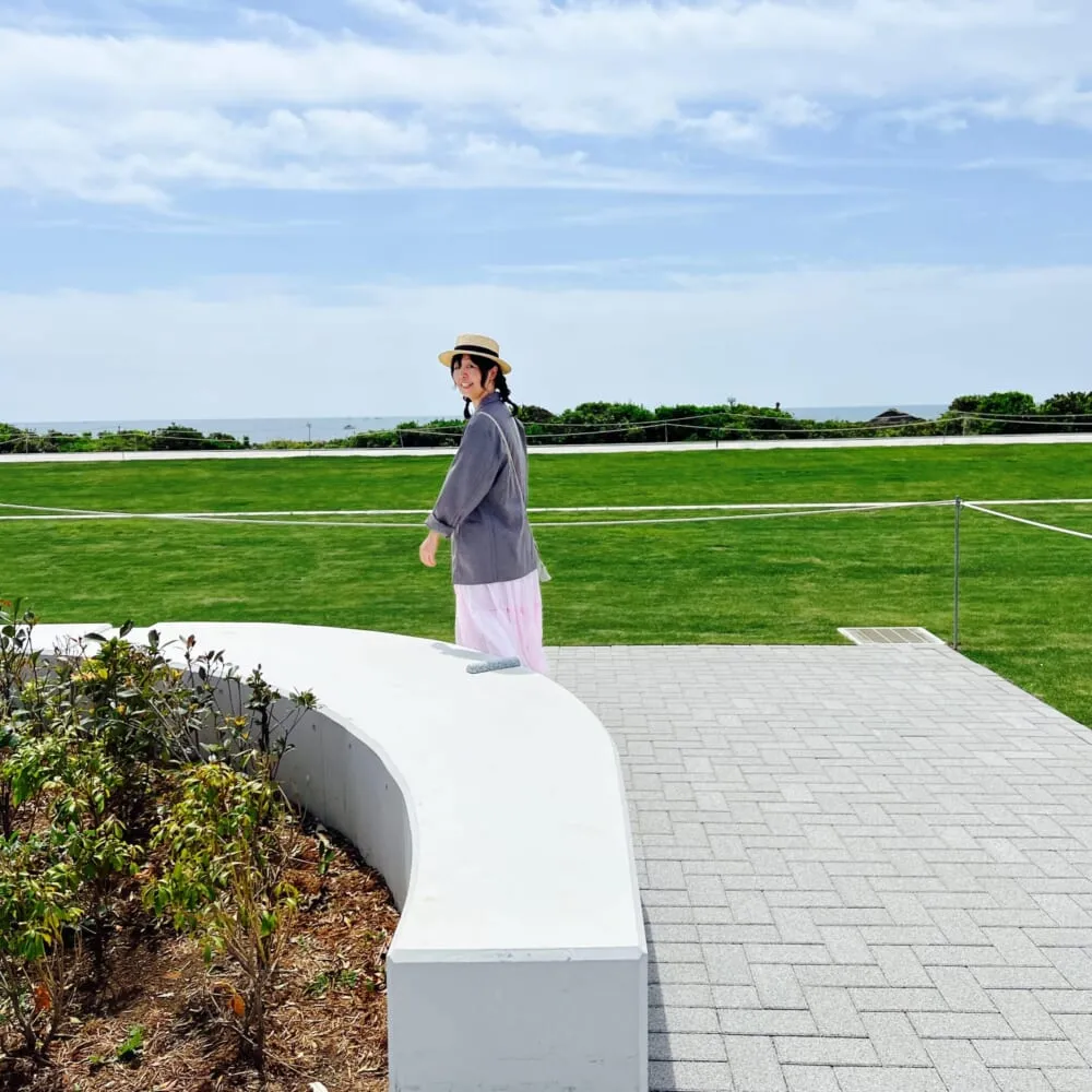 海辺の公園 ひらつかシーテラス　芝生広場　ななおさん