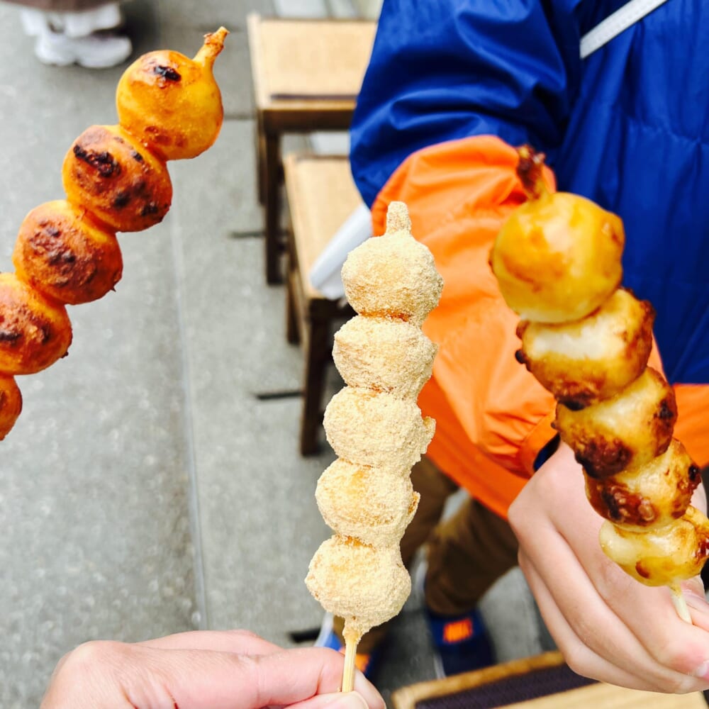 飛騨高山 古い町並み 食べ歩き  天龍　みたらし団子　きなこ団子