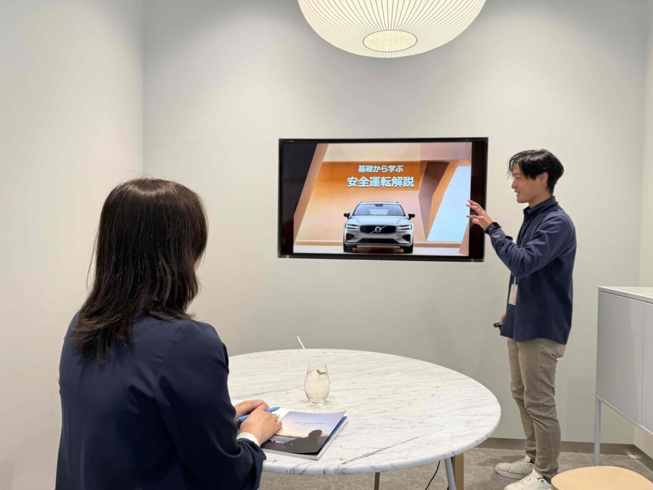 Volvo Studio Tokyo 安全運転講習の受講風景