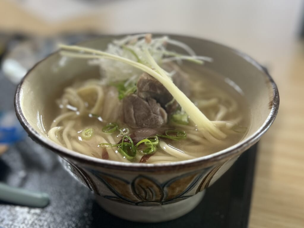 「崎濱製麺」Aセットの沖縄そば