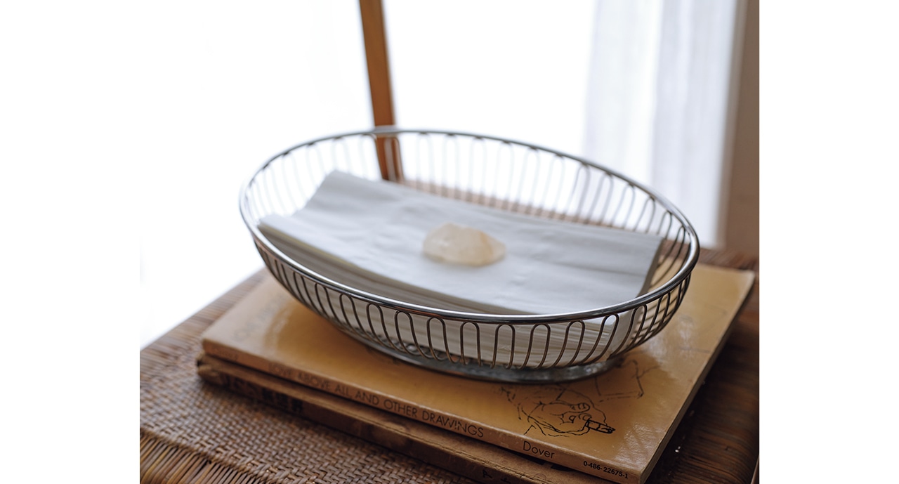 オーバルワイヤーバスケット(幅28×奥行20×高さ8㎝・重さ610g)¥28380/アレッシ ジャパン ※サイズの高さは編集部調べ