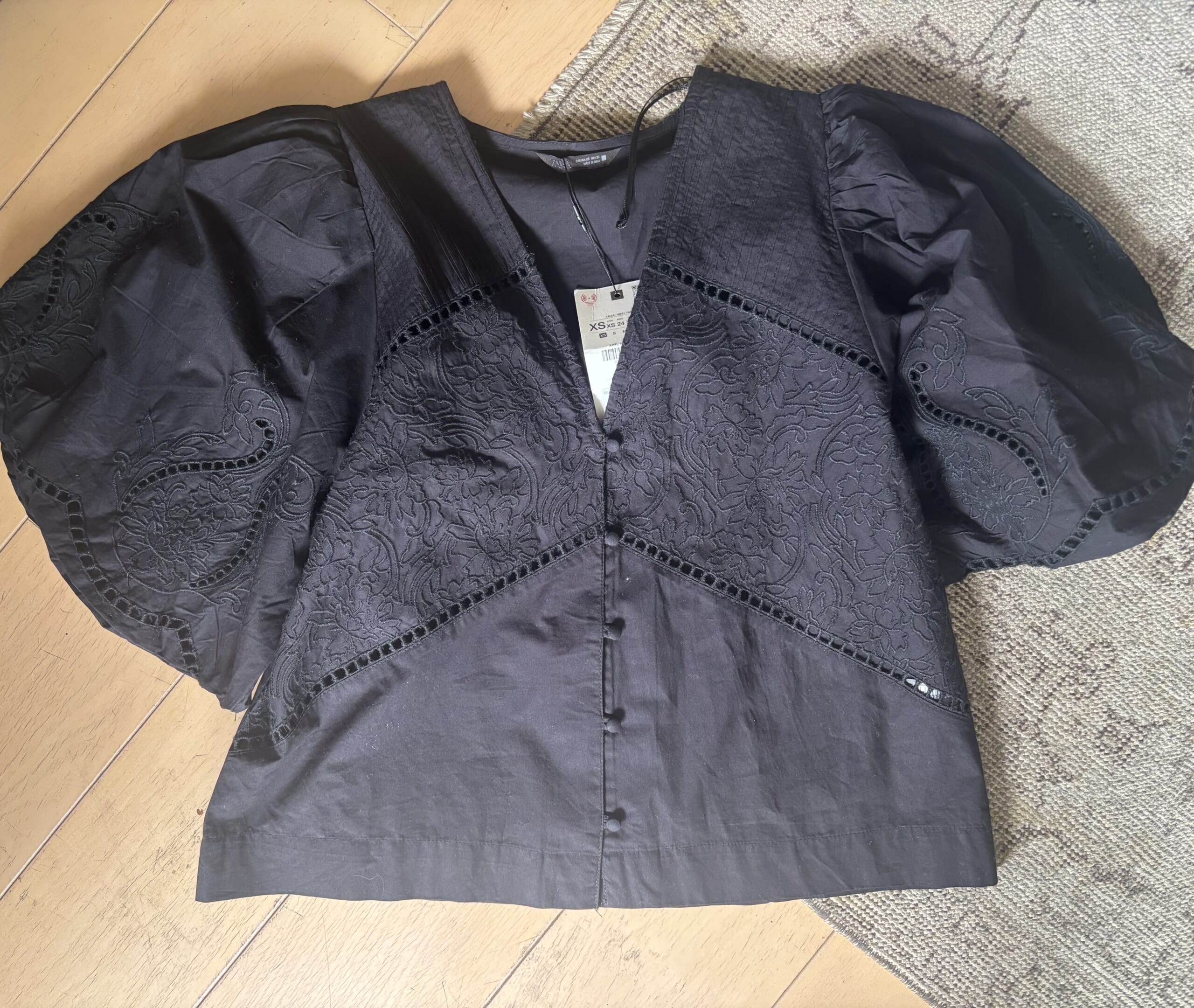 ZARAで購入した刺繍ブラウス
