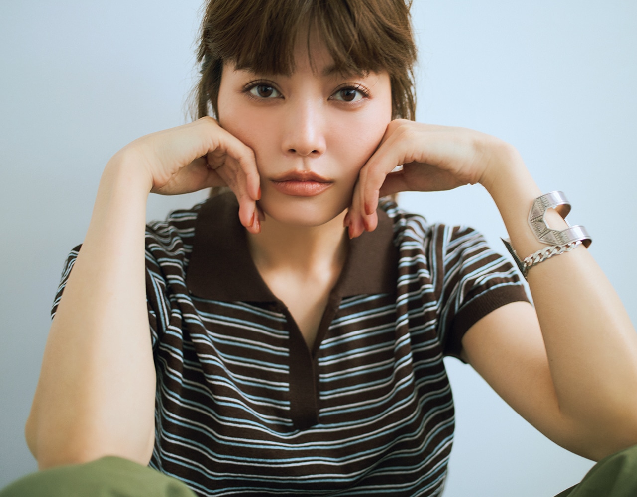 【FLEK（フレック）】のポロトップス　コーデ　垣内彩未さん