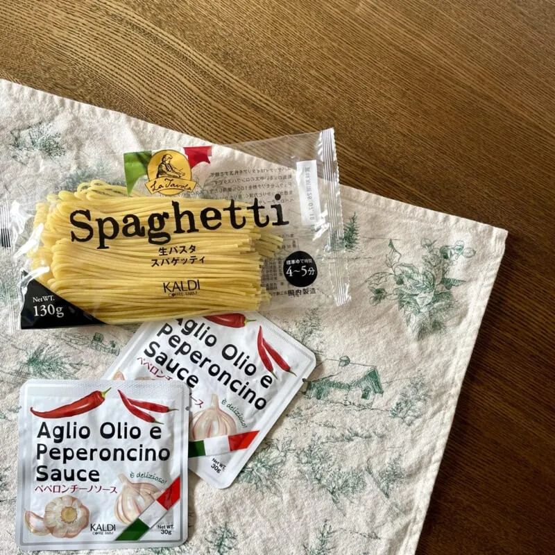 カルディコーヒーファーム「ラ・ターボラ 生パスタ スパゲッティ」、「ペペロンチーノソース」
