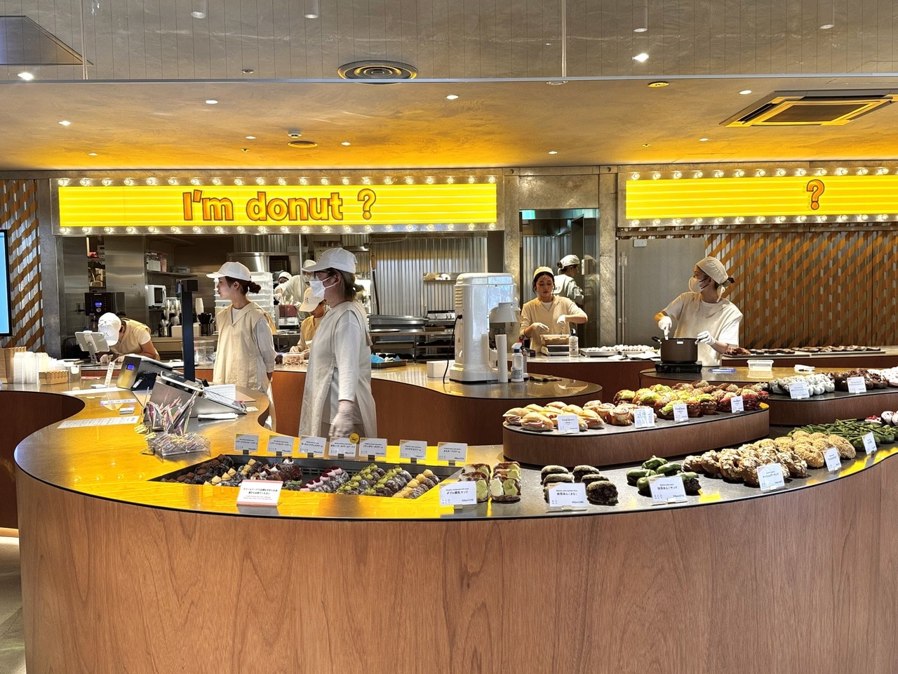 横浜ハンマーヘッドの生ドーナツ専門店 I'm donut？店舗の様子