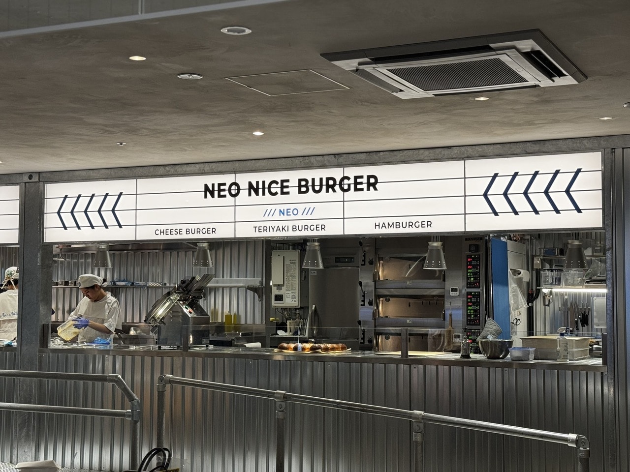 横浜ハンマーヘッド　ハンドクラフトバーガーショップ Neo Nice Burger