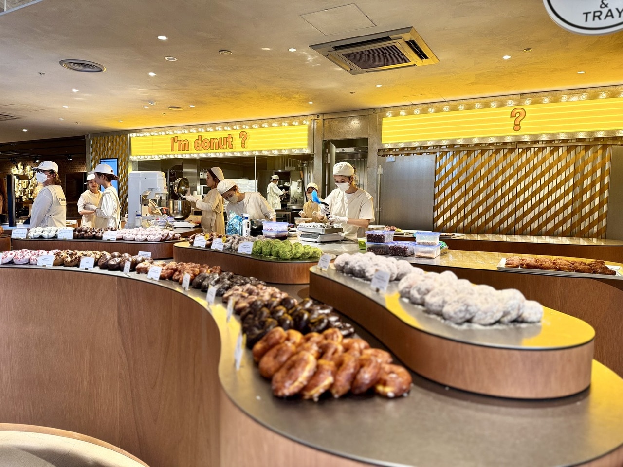横浜ハンマーヘッドの生ドーナツ専門店 I'm donut？店舗の様子２