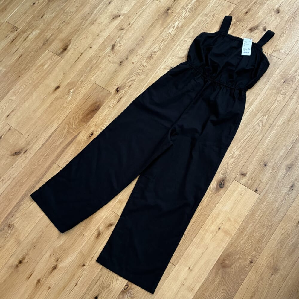 ユニクロ　キッズ　黒サロペット